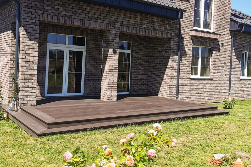 Что прочнее: террасная доска или бетон? Полный сравнительный анализ прочности, долговечности и практичности